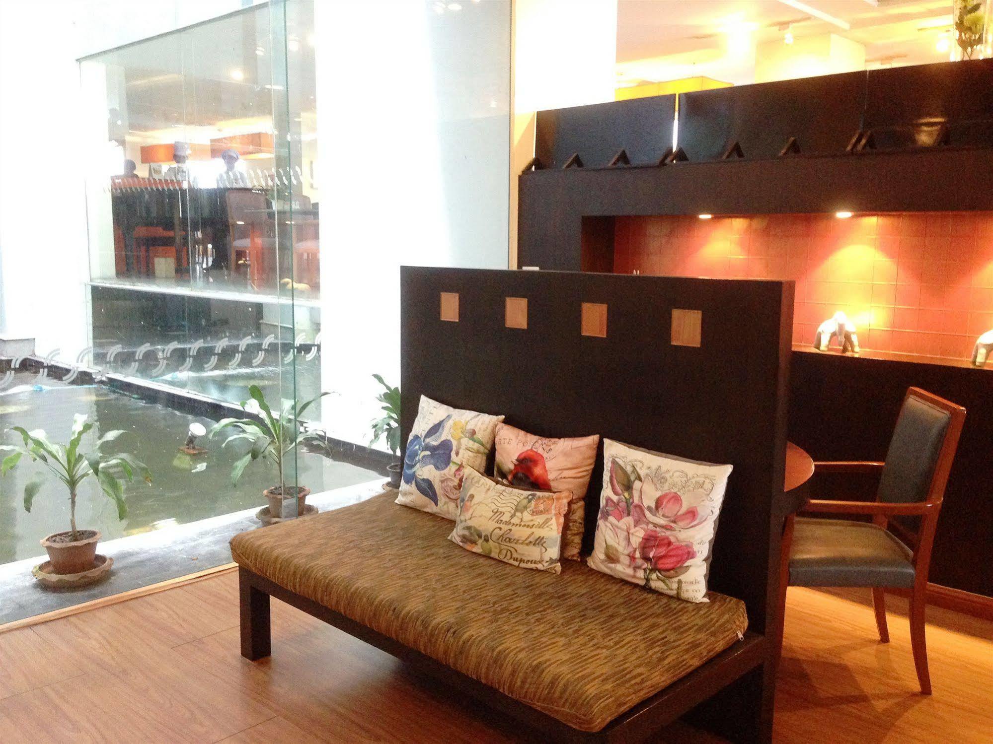 The City Hotel Sriracha By Bbh Japan Si Racha Exterior foto